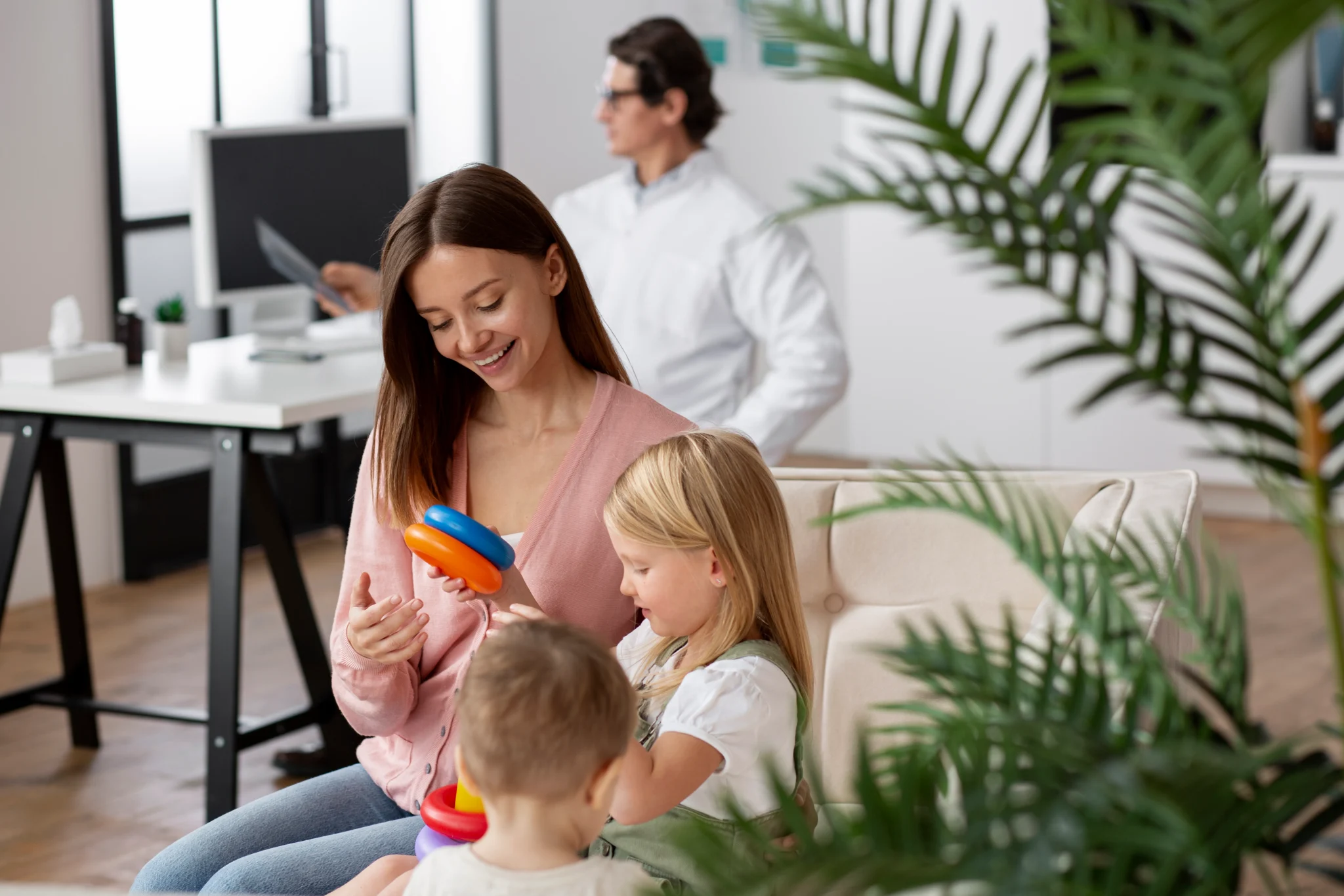 Professional sitter with children during a Miami hotel stay